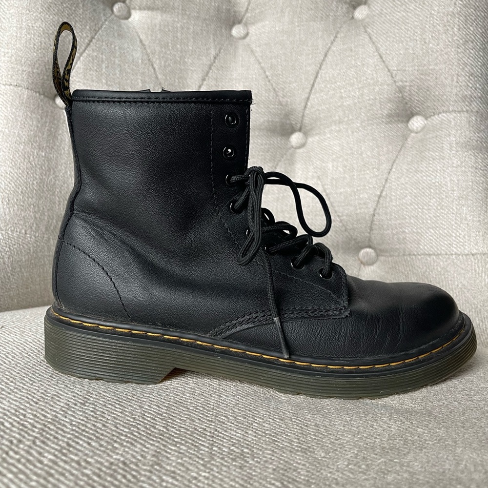 Girls black Dr. Martens boots. Size 4